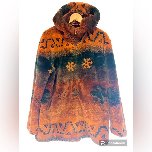 🌲 Faux Fur coat 🌲 - Picture 2 of 8